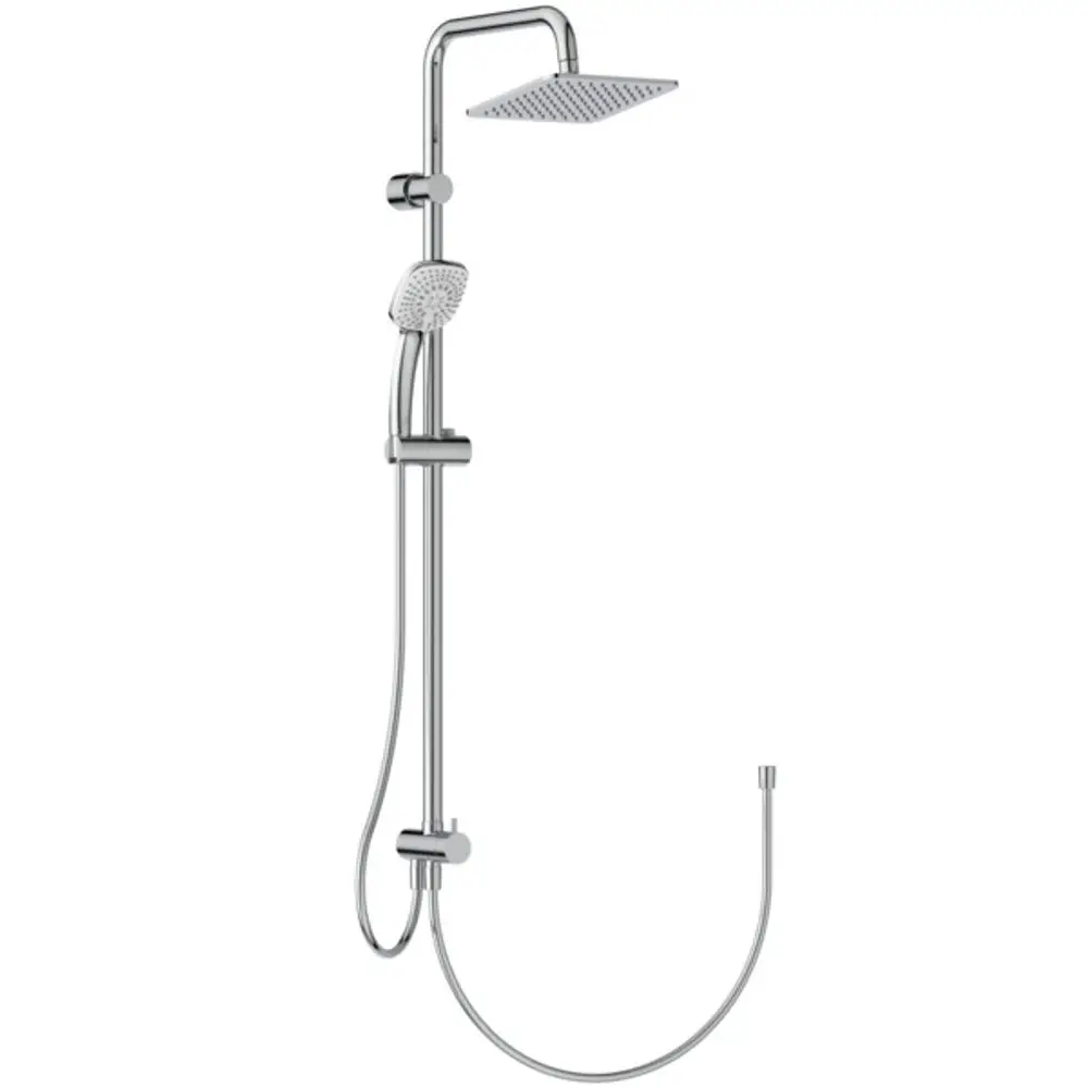 Duschsystem von Ideal Standard mit einer festen Regendusche und einer Handbrause, montiert an einer vertikalen Halterung, in Chrom-Optik.